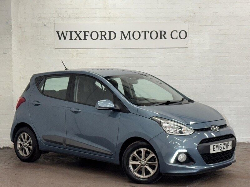 Blue Used 2016 Hyundai i10 Premium Hatchback | £4,250 (Good price) - Image 1/4