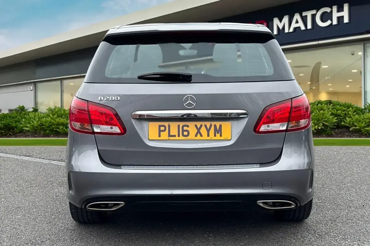 Usado Mercedes B200 AMG line 2016 Cinzento Monovolume