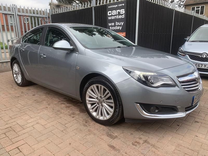 Used Vauxhall Insignia Design Edition 140 HP (102 kW) 2015 Silver Hatchback
