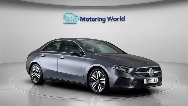 Begagnad Mercedes A150 2022 Grå Sedan