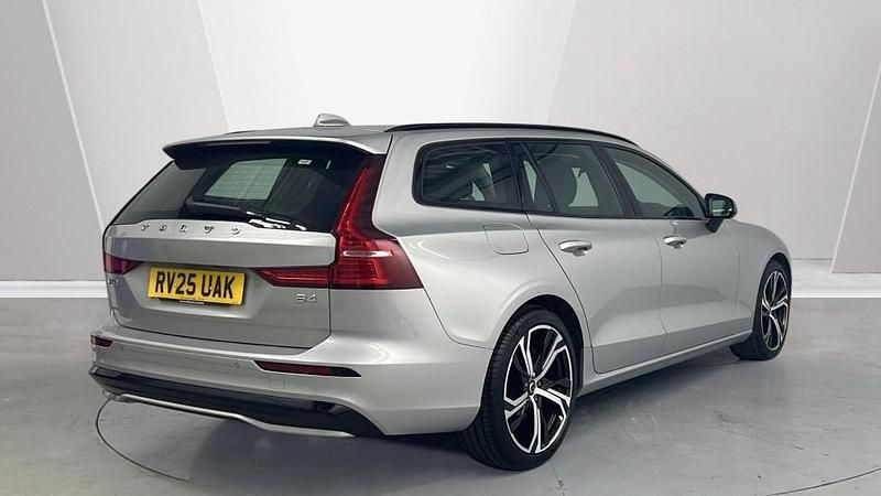 Usado Volvo V60 Plus 2025 Plateado Familiar
