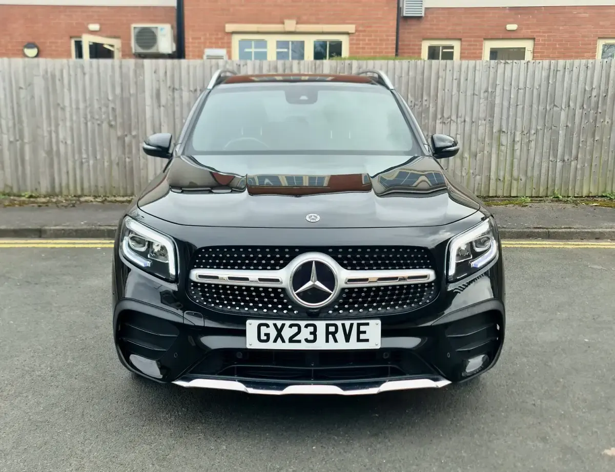 Begagnad Mercedes GLB200 AMG line 2023 Svart SUV