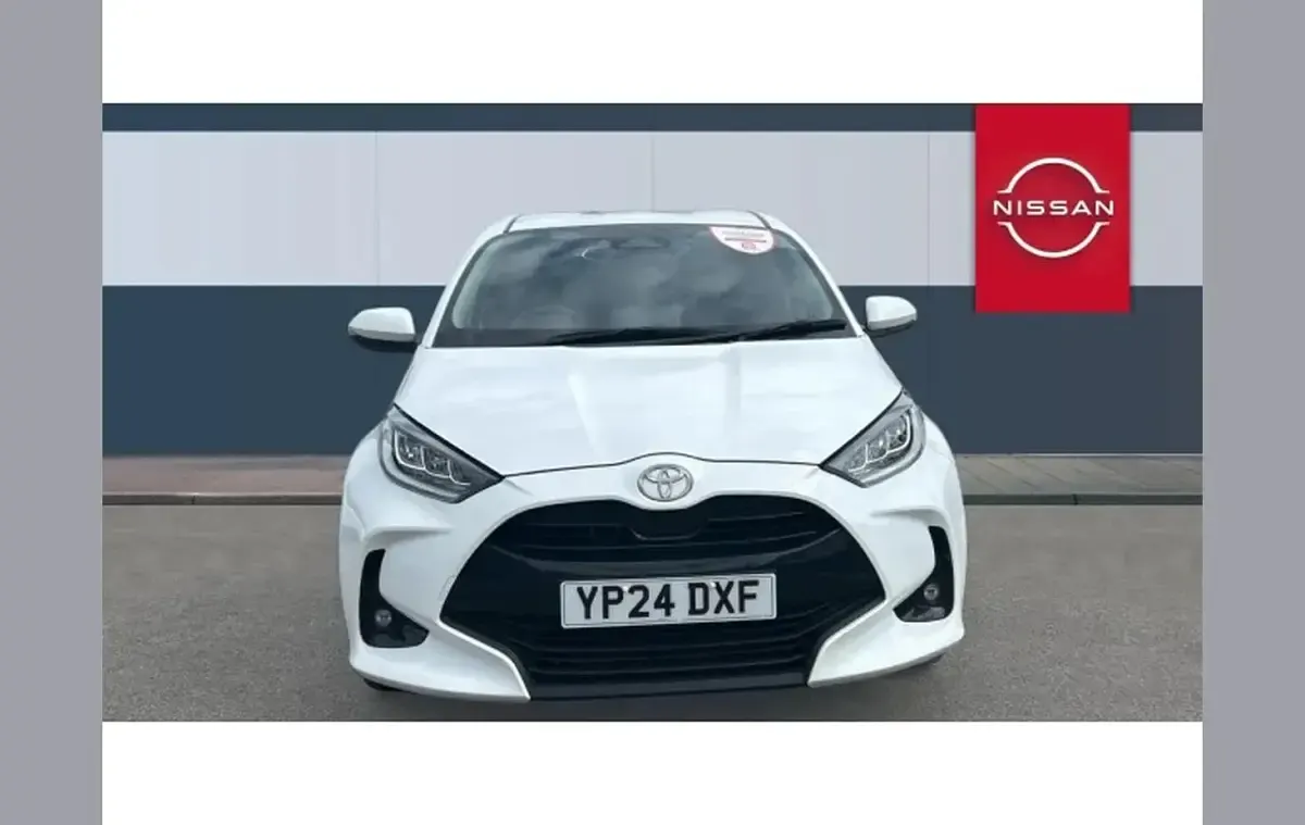 Used Toyota Yaris Design 116 HP (85 kW) 2024 White Hatchback