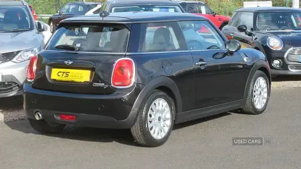Begagnad Mini Cooper D Hatch 116 HK (85 kW) 2016 Svart Halvkombi