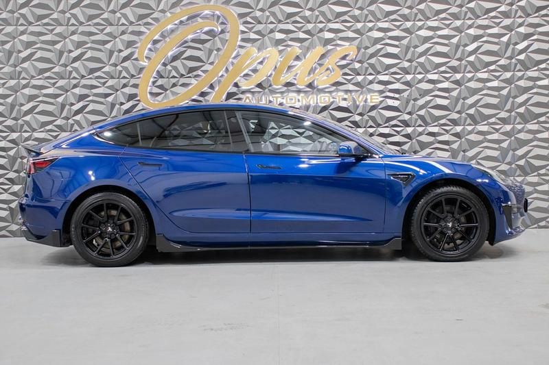 Used Tesla Model 3 Standard Range Plus 177 kW (241 HP) 2020 Blue Sedan