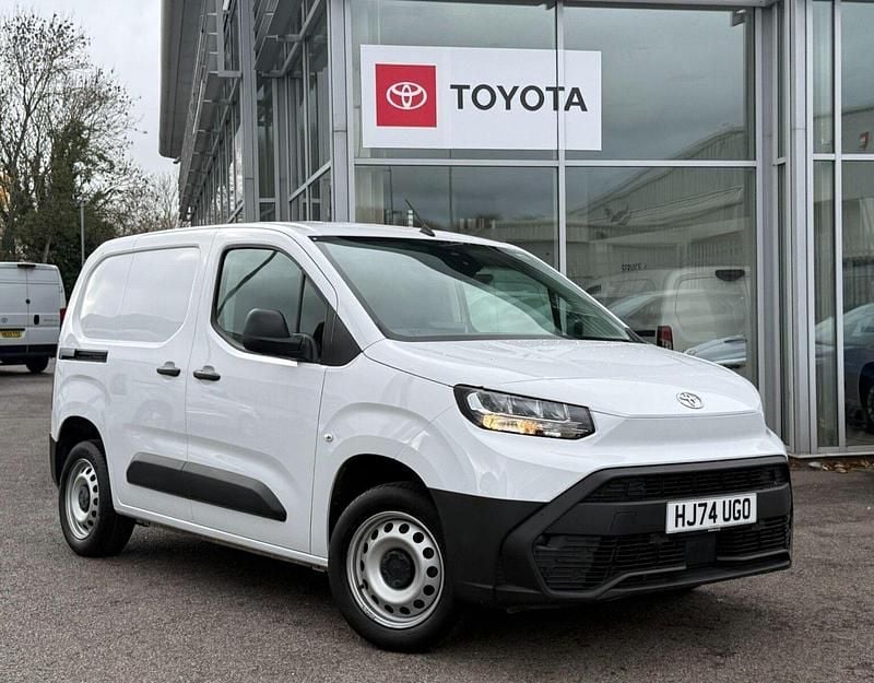 Icy white Used 2024 Toyota Proace City Active MPV | £15,995 (Fair price) - Image 1/4