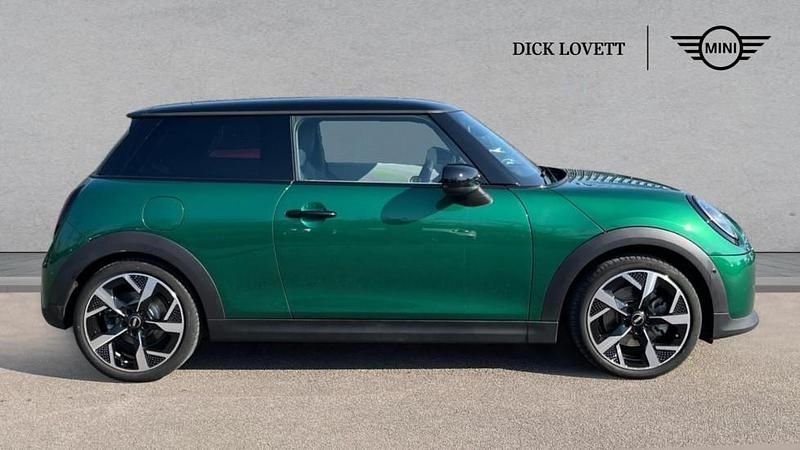 Used Mini Cooper Hatch 154 HP (113 kW) 2024 Green Hatchback