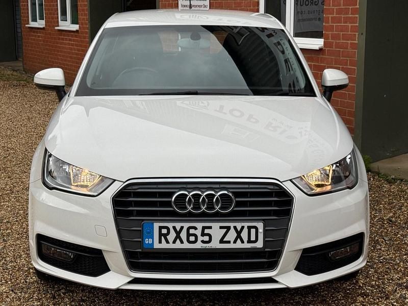 Used Audi A1 Sportback Sport 125 HP (91 kW) 2015 White Hatchback