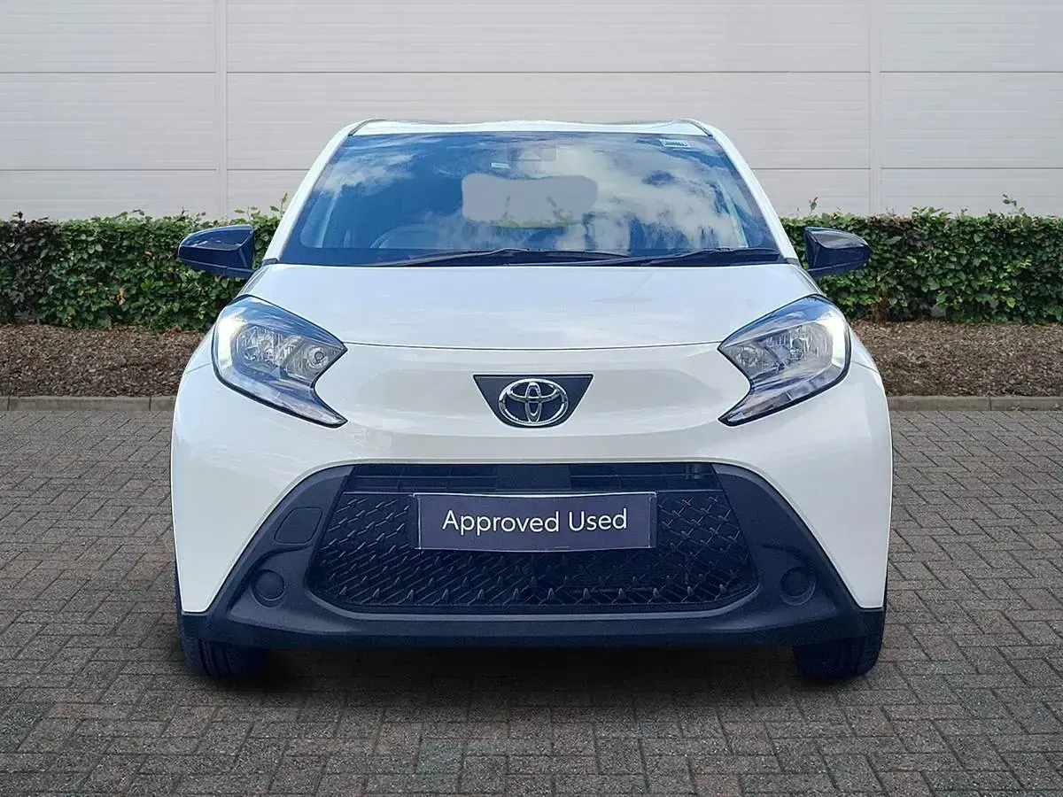Used Toyota Aygo X PURE 72 HP (52 kW) 2024 White SUV