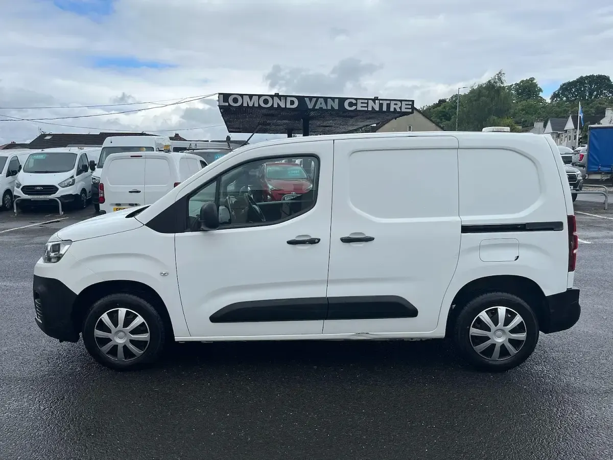 Used Citroën Berlingo 75 HP (55 kW) 2021 White MPV