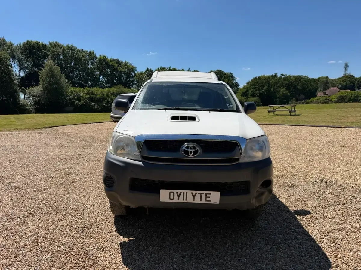 Used Toyota HiLux 2011 White Pickup