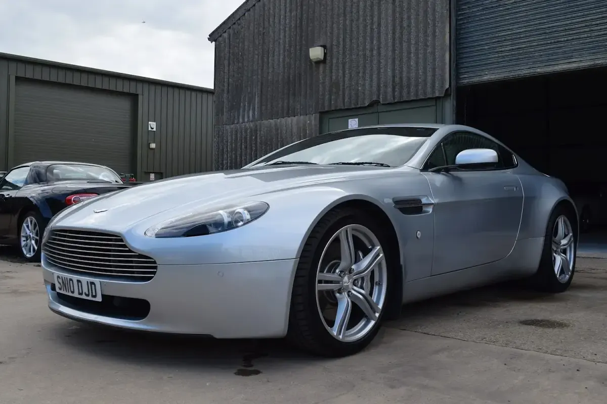 Used Aston Martin Vantage 420 HP (308 kW) 2010 Silver Coupe