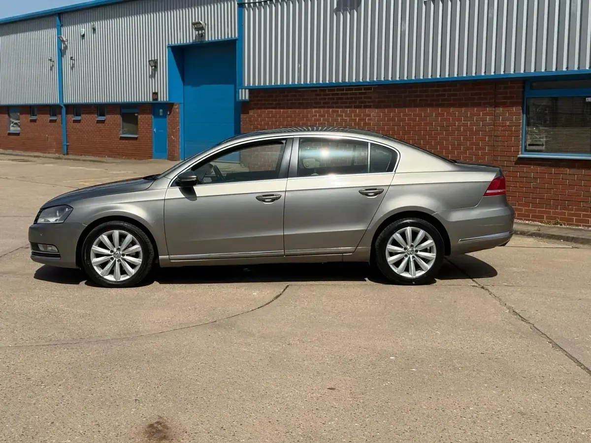 Used VW Passat Highline 2013 Brown Sedan