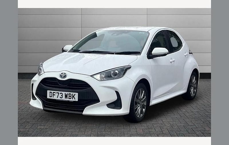 Used Toyota Yaris Hybrid 116 HP (85 kW) 2024 White Hatchback