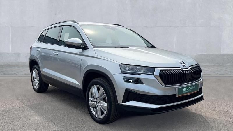 Brilliant silver metallic Used 2024 Skoda Karoq SE Drive SUV | £18,366 (Fair price) - Image 1/4