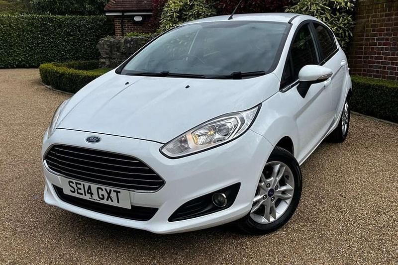 Used Ford Fiesta Zetec 82 HP (60 kW) 2014 White Hatchback
