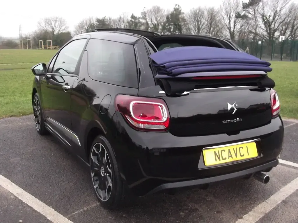 Begagnad Citroën DS3 Cabriolet 2014 Svart Cab