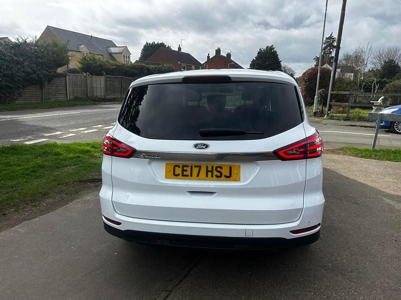 Begagnad Ford S-MAX Zetec 150 HK (110 kW) 2017 Vit Minibuss