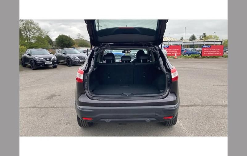 Used Nissan Qashqai Tekna 115 HP (84 kW) 2016 Black SUV