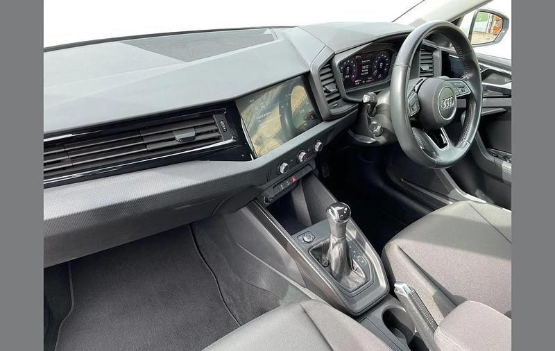 Used Audi A1 Design 113 HP (83 kW) 2019 White SUV