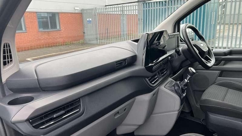 Used Ford Tourneo Zetec 136 HP (100 kW) 2024 White MPV