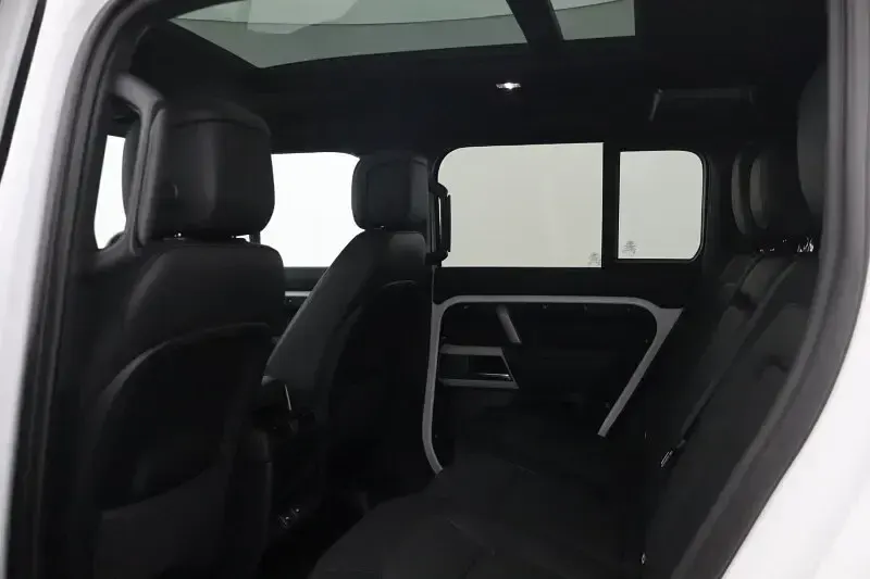 Used Land Rover Defender HSE Dynamic 249 HP (183 kW) 2023 White SUV