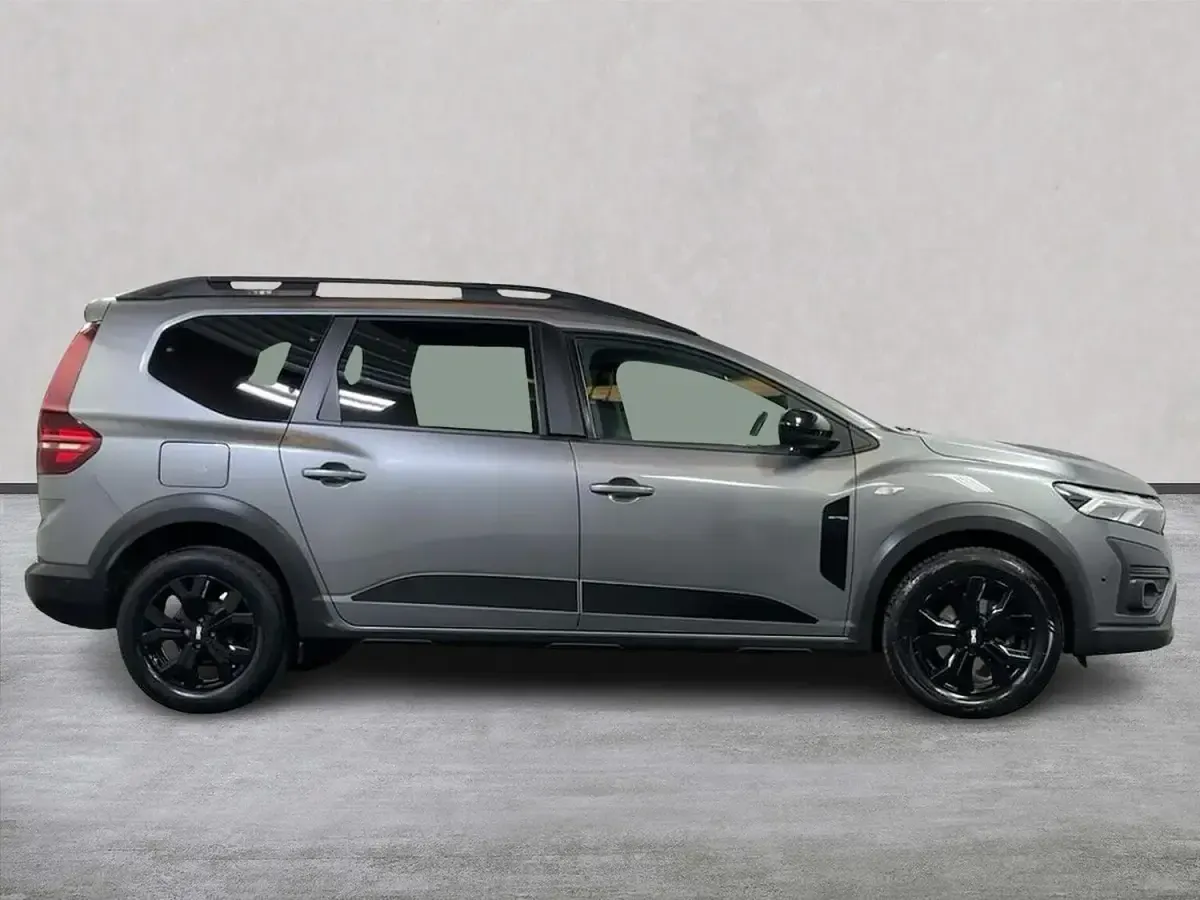 Used Dacia Jogger Extreme 110 HP (80 kW) 2023 Grey MPV