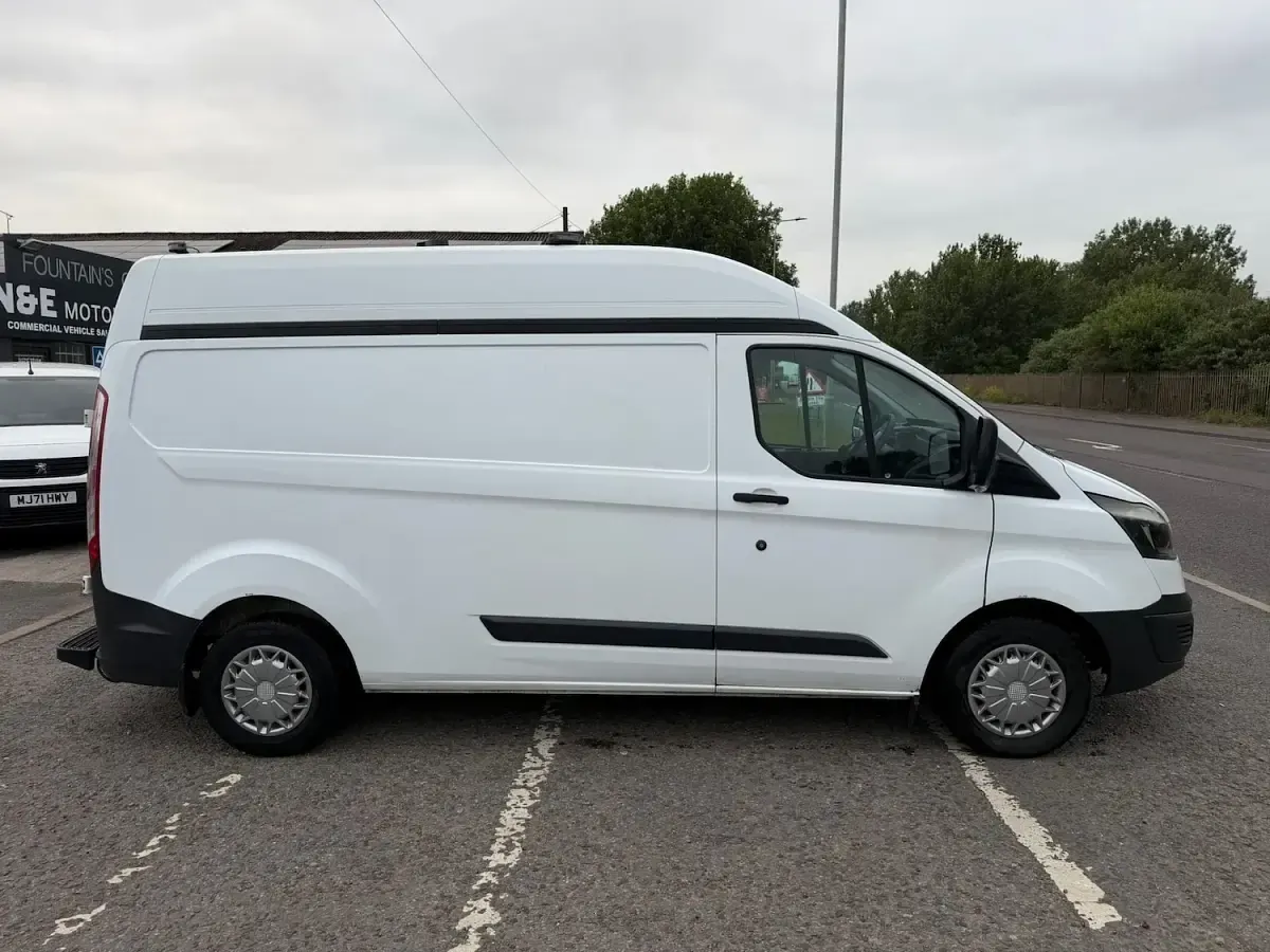 Used Ford Transit Custom 2018 White MPV