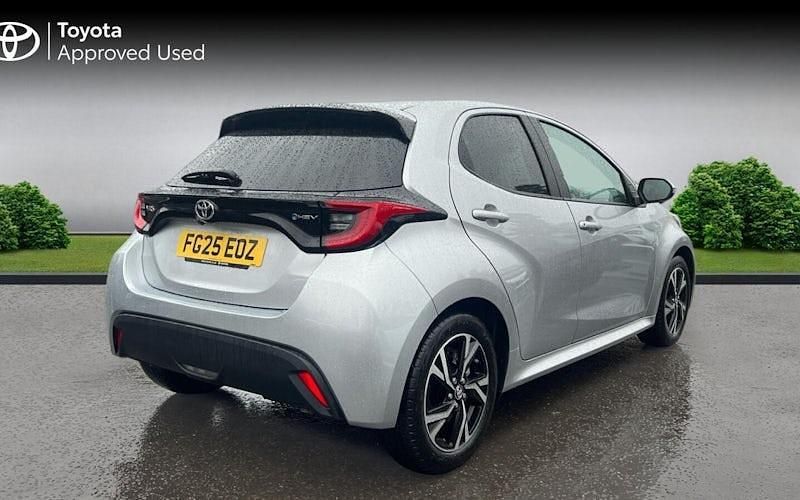Used Toyota Yaris Hybrid Design 116 HP (85 kW) 2025 Silver Hatchback
