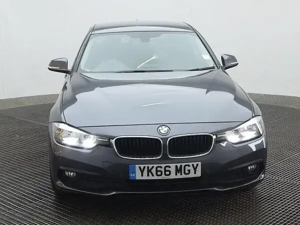 Used BMW 318 Basis 150 HP (110 kW) 2016 Grey Sedan