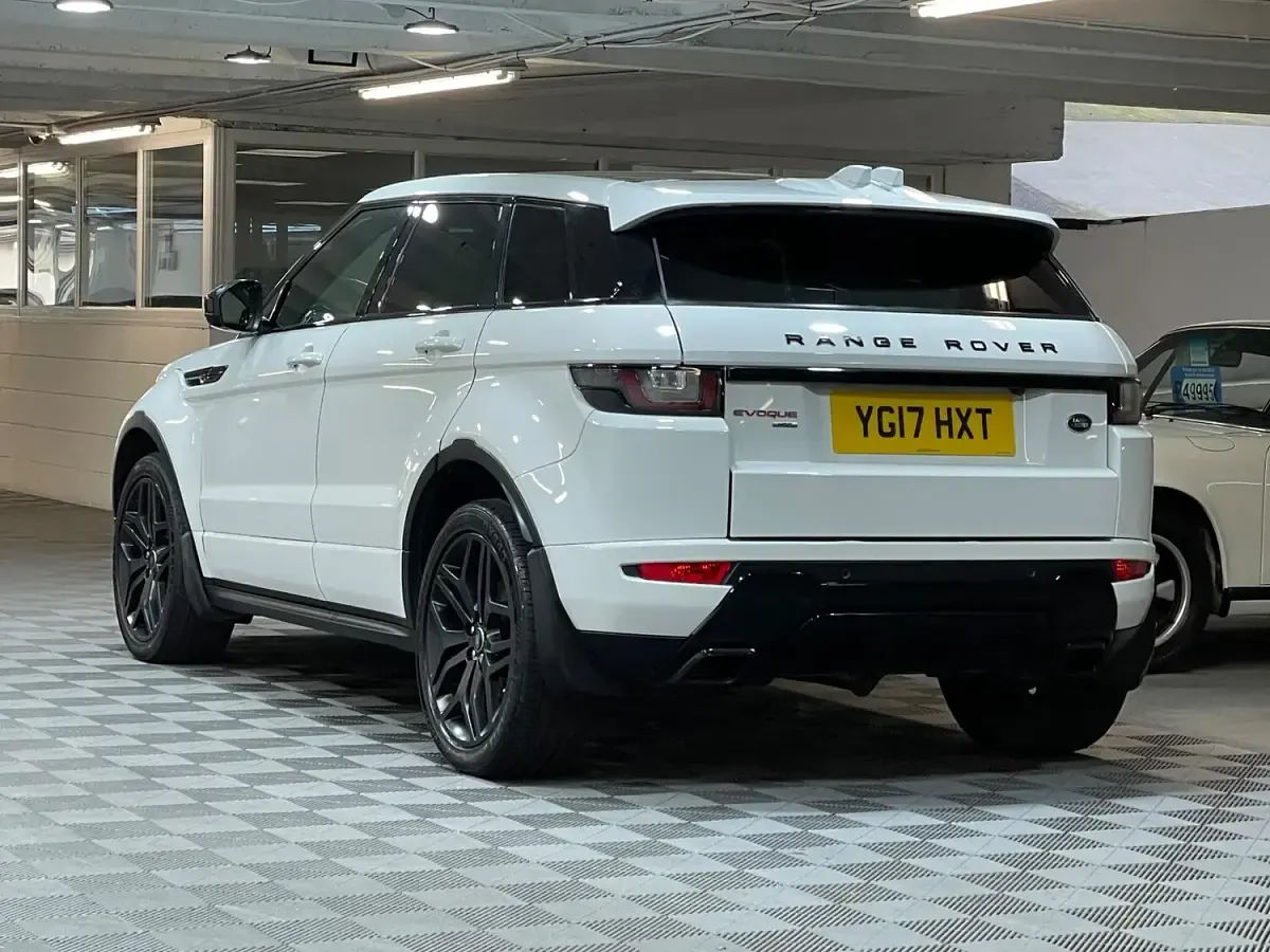 Used Land Rover Range Rover evoque HSE Dynamic 2017 White Estate