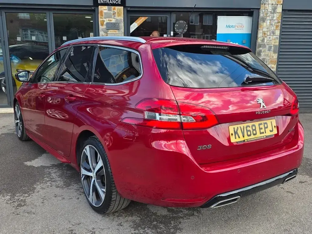 Used Peugeot 308 SW GT-line 130 HP (95 kW) 2018 Red Estate