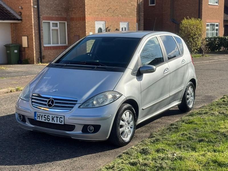 Begagnad Mercedes A160 Elegance 2006 Silver Halvkombi