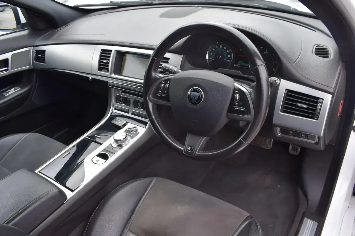 Used Jaguar XF R-Sport 200 HP (147 kW) 2014 White Estate