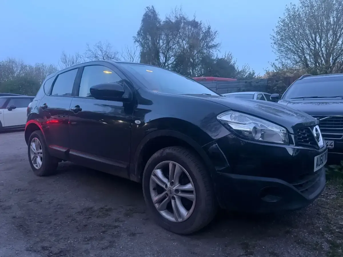 Second-hand Nissan Qashqai Acenta 141 CP (103 kW) 2010 Negru SUV