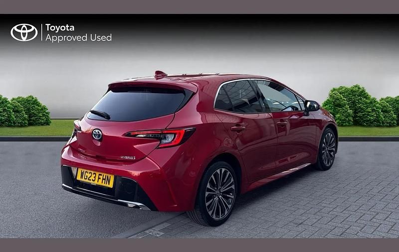 Used Toyota Corolla Design 140 HP (102 kW) 2023 Scarlet flare Hatchback
