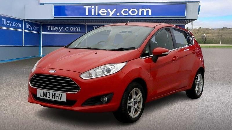 Used Ford Fiesta Zetec 82 HP (60 kW) 2013 Red Hatchback