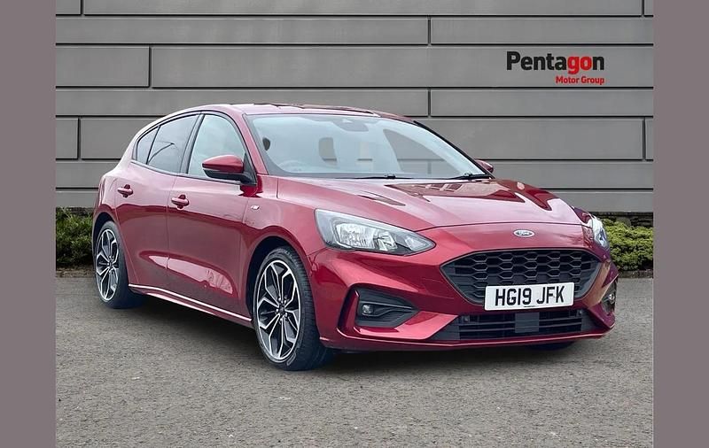 Used Ford Focus ST-Line X 123 HP (90 kW) 2019 Red Hatchback