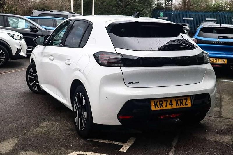 Used Peugeot 208 Allure 101 HP (74 kW) 2024 White Hatchback