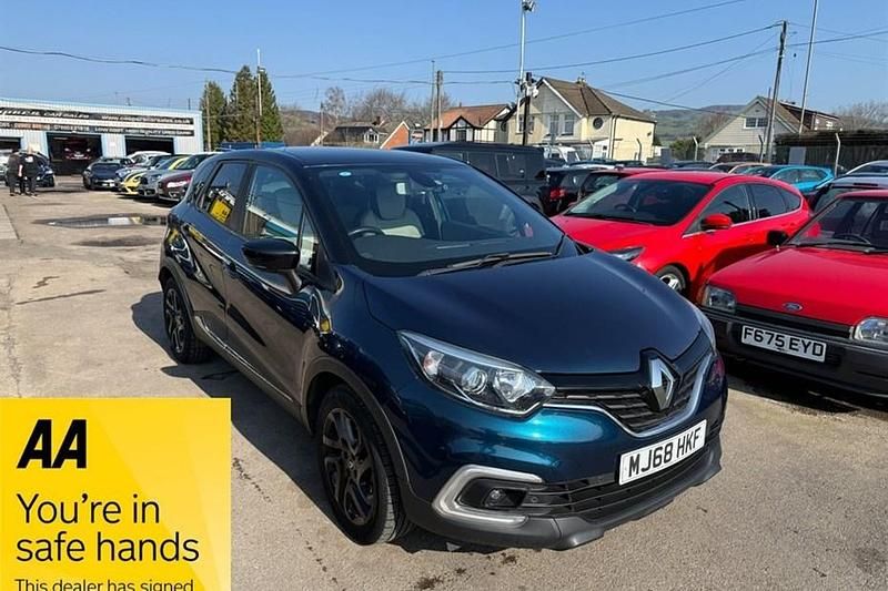 Used Renault Captur Iconic 90 HP (66 kW) 2018 Blue/black SUV