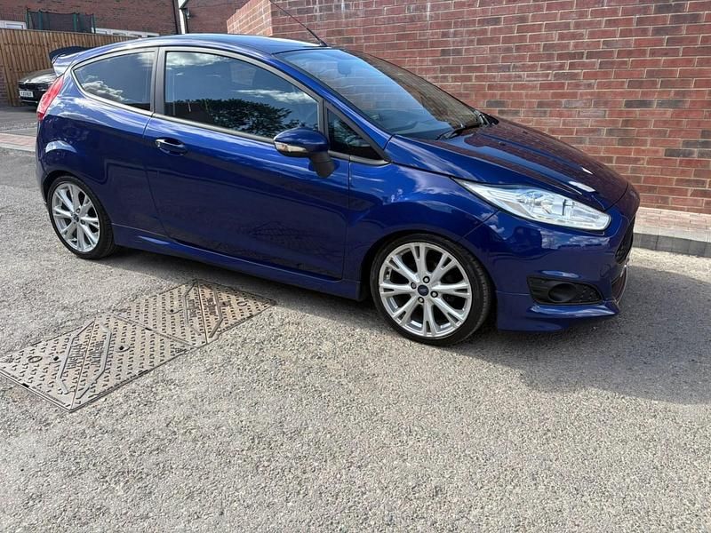 Used Ford Fiesta Zetec 2015 Blue Hatchback