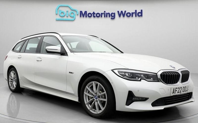 Used BMW 330e 292 HP (214 kW) 2022 White Estate