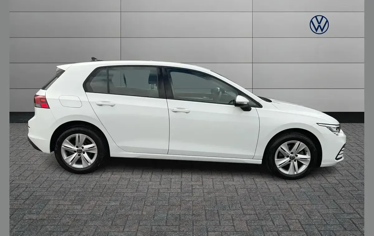 Used VW Golf VIII Life 110 HP (80 kW) 2022 White Hatchback