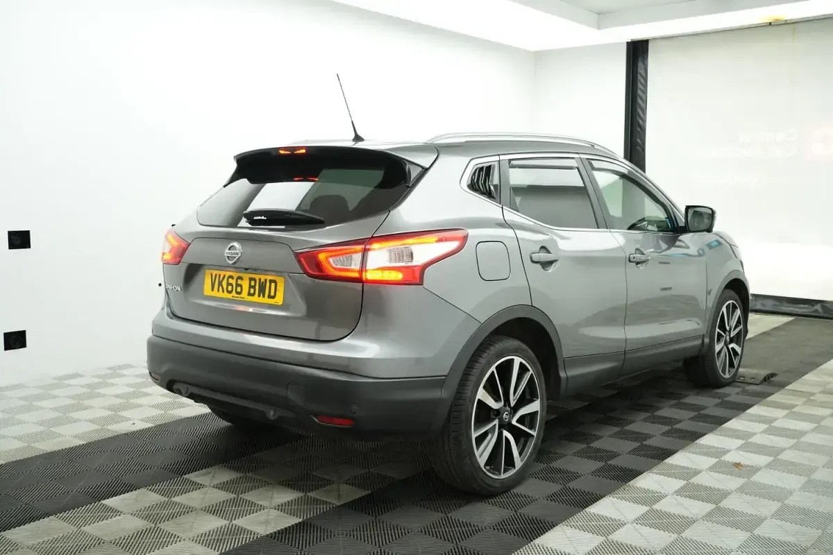 Used Nissan Qashqai Tekna 130 HP (95 kW) 2016 Grey SUV