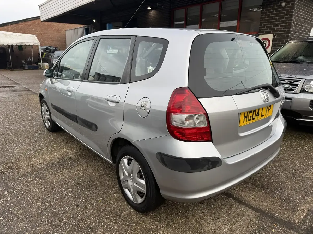 Used Honda Jazz SE 83 HP (61 kW) 2004 Silver Hatchback