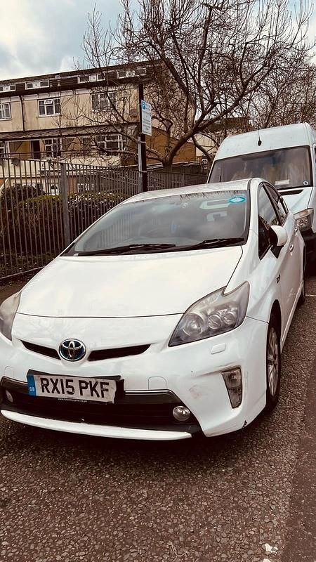 Used Toyota Prius 2015 White Hatchback