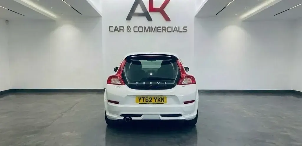 Used Volvo C30 R-Design 145 HP (106 kW) 2012 White Hatchback