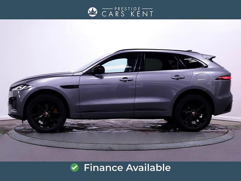Begagnad Jaguar F-Pace R-Dynamic 404 HK (297 kW) 2022 Grå SUV
