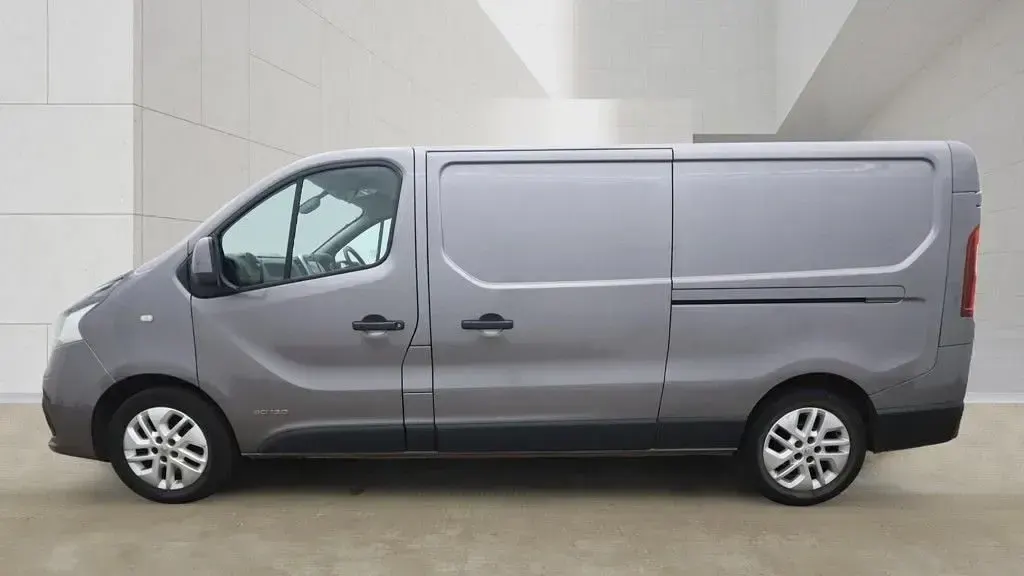 Used Renault Trafic 2017 Grey MPV