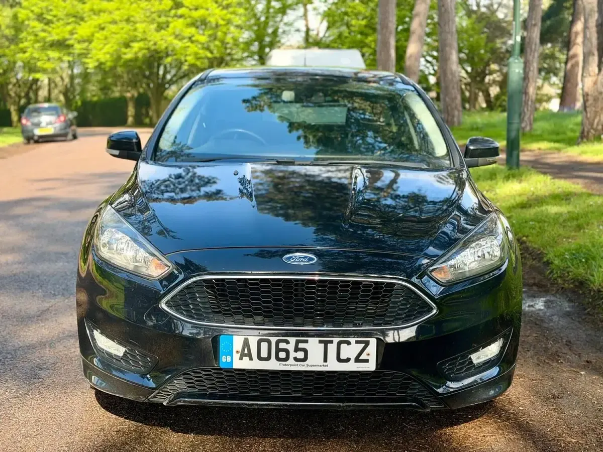 Used Ford Focus Zetec 120 HP (88 kW) 2015 Black Hatchback